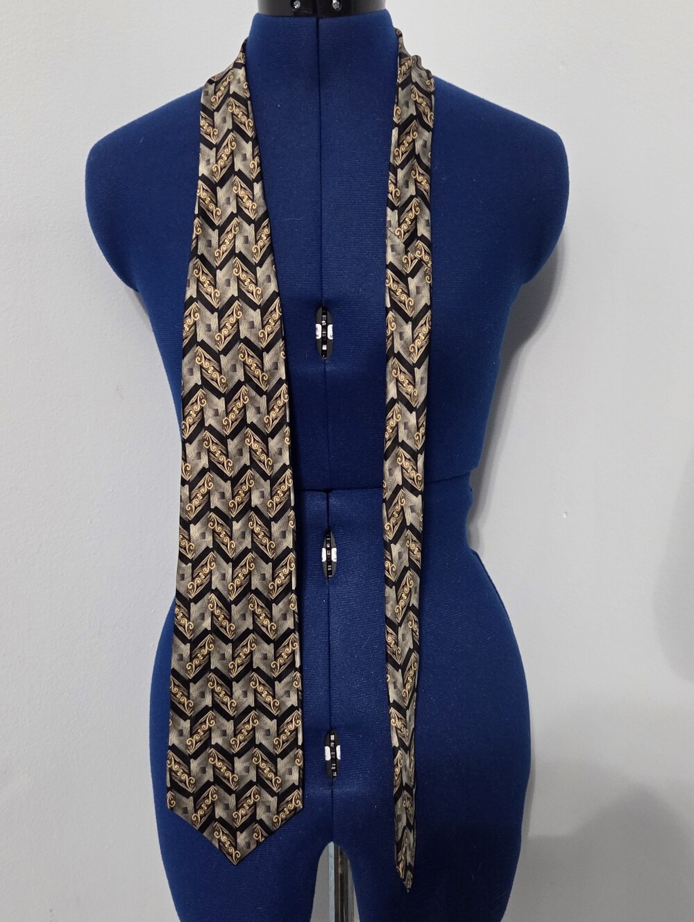 Green Ornate Scroll Silk Tie